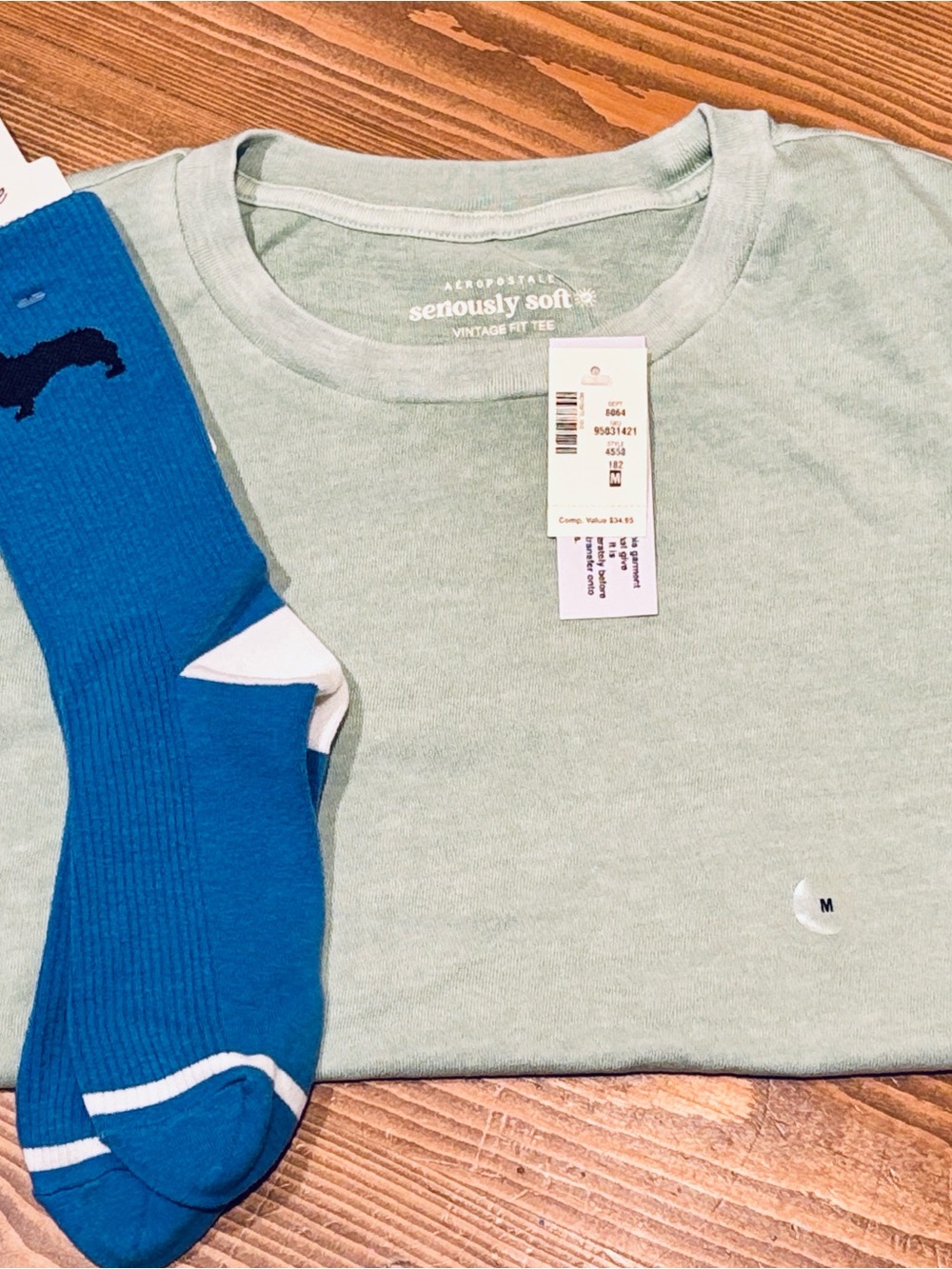 Aeropostale Men's Light Green 'Seriously Soft' Tee with Blue Casual Socks